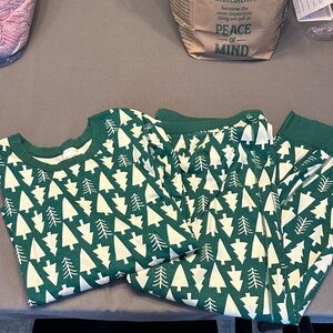 Hanna Andersson Green and Cream Tree Pajama Set